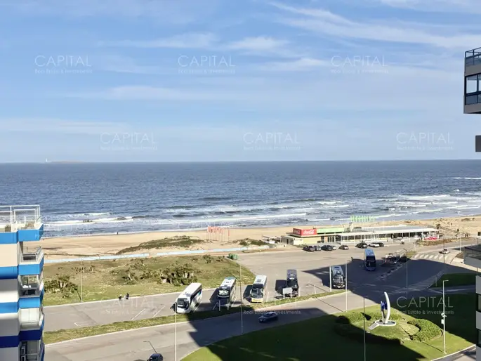 Parquemar Center Tres y Servicio totalmente Reciclado en Venta, Playa Brava.