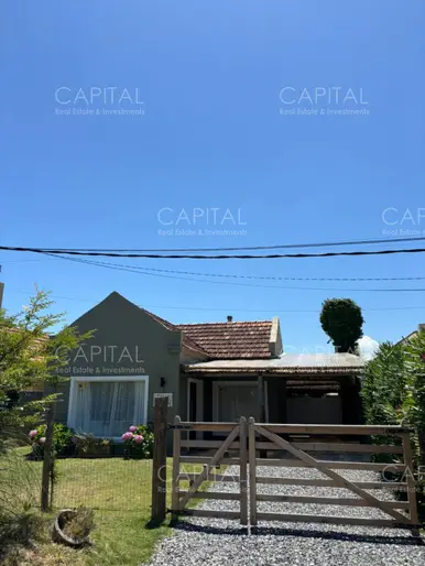 Casa en La Barra con piscina muy bien ubicada a 400 mts del mar