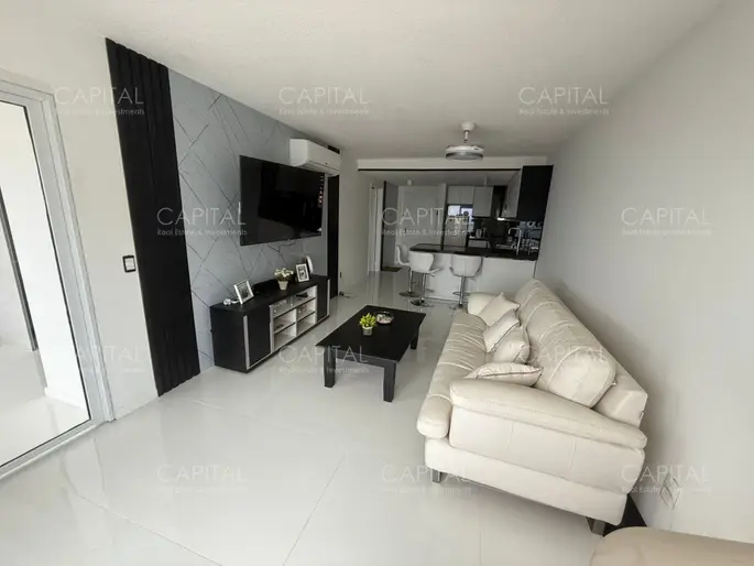 Apartamento en Alquiler de 1 dormitorio y medio en Playa Mansa frente al mar