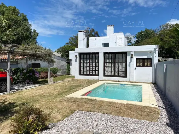 Casa de cuatro dormitorios con piscina en La Barra en Alquiler