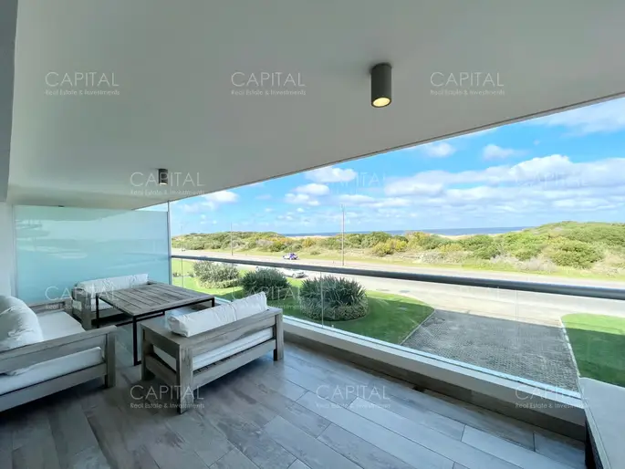 Apartamento en Venta de Tres Dormitorios en Playa Brava