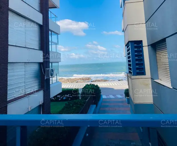 Apartamento en Venta de Tres Dormitorios en Península