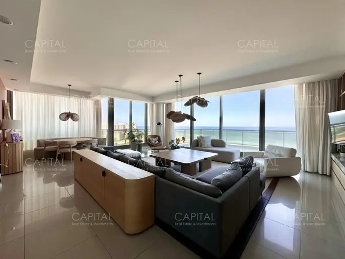 Penthouse Duplex con piscina y parrillero propio frente al Mar en venta, Punta del Este