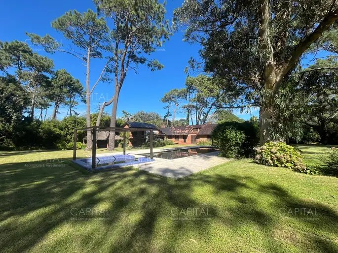 Venta de Espectacular casa en Barrio Golf