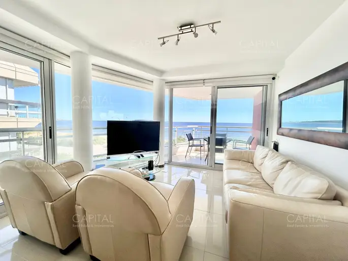 Apartamento en primera fila en venta con 2 parrilleros propios.
