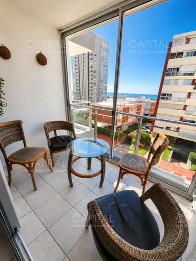 Apartamento dos dormitorios a100mts de la playa en venta