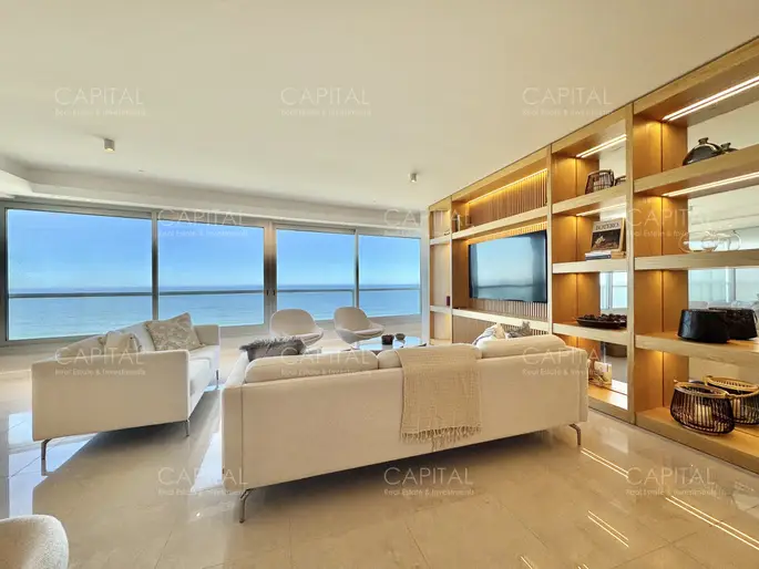 Le Parc esquinero de tres dormitorios y servicio en Playa Brava en venta