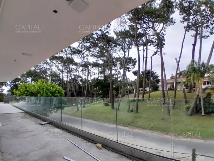 Apartamento a estrenar en venta, Playa Mansa - Punta del Este.