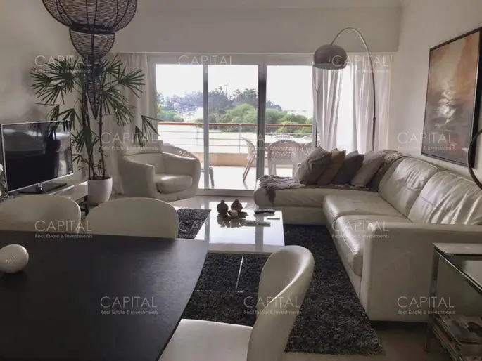 OPORTUNIDAD, Apartamento en venta en Punta del Este sobre playa Mansa