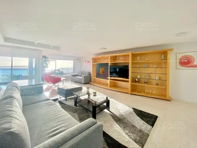 Beverly Tower Punta del Este Apartamento de tres dormitorios frente al mar en alquiler