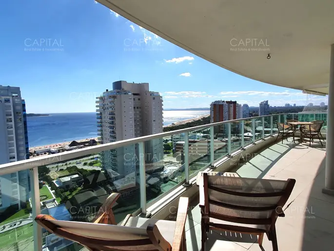 Venta departamento tres dormitorios en suite Playa Mansa Punta del Este