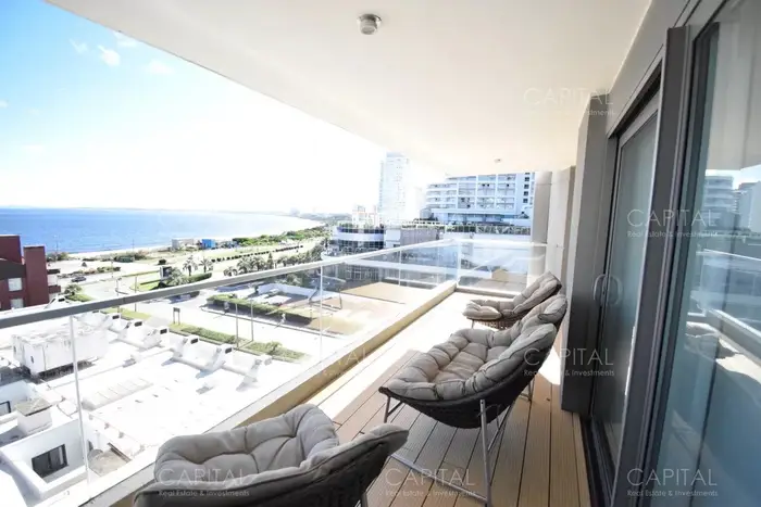 Venta Apartamento tres dormitorios torre de lujo en playa Mansa