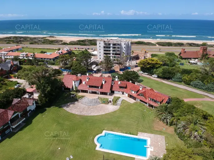 Mansion en Playa Brava de Punta del Este