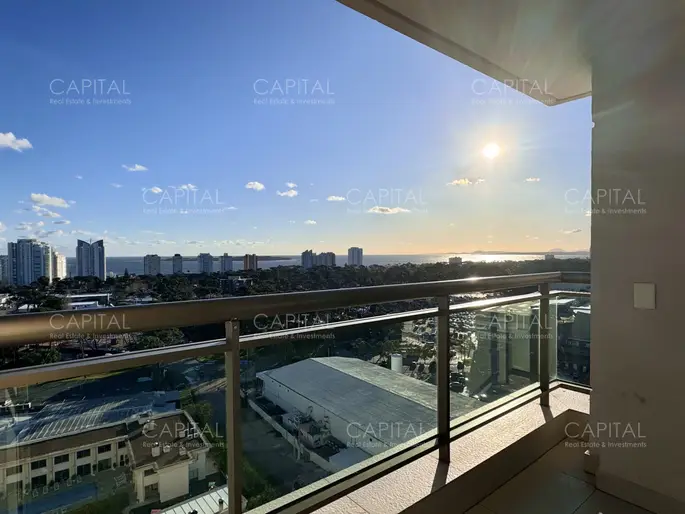 Excelente Apartamento de Dos Dormitorios con Vista al Mar - Punta del Este