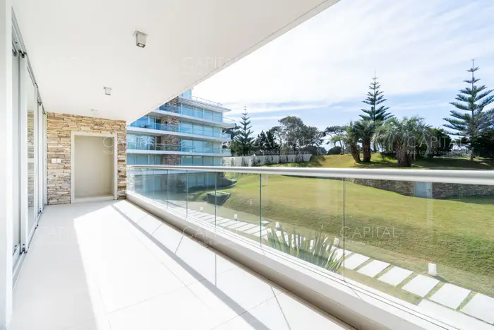 Apartamento a estrenar en venta en Playa Brava Punta del Este