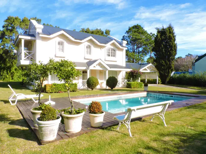 Linda casa en La Barra con Piscina