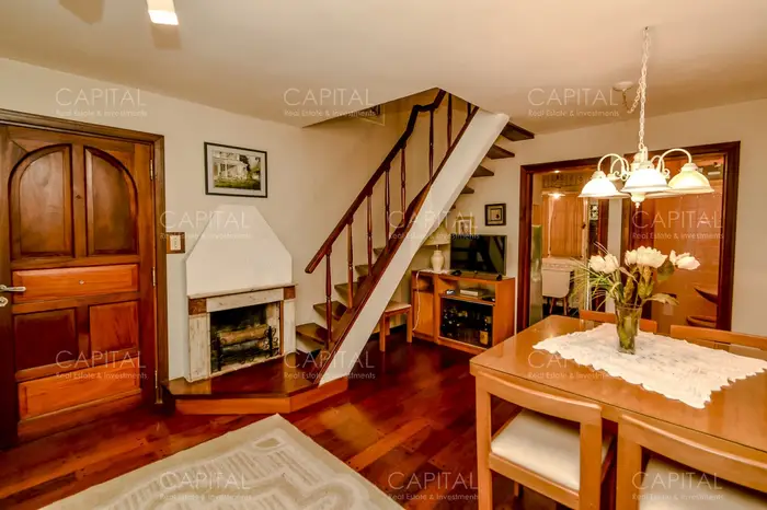 Venta de apartamento estilo casa en Playa Mansa