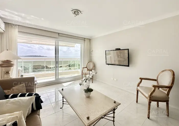 Coral Tower Apartamento en excelente torre frente a Playa Mansa en parada 5. Vista plena al mar e Isla de Gorriti