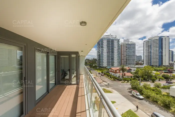 Departamento en venta y alquiler de tres dormitorios con muy buenos servicios