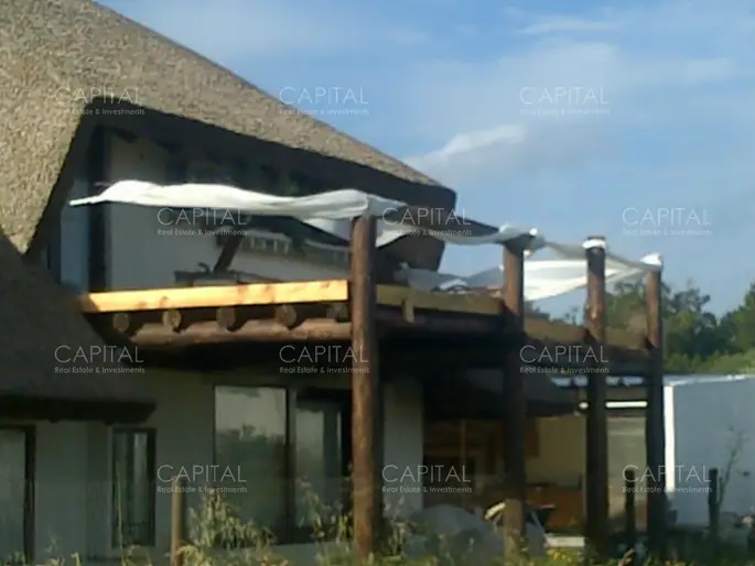Casa en Balneario Buenos Aires, 4 dormitorios *