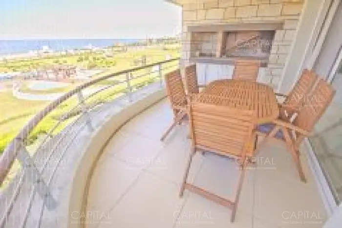Alquiler temporario de excelente apartamento en complejo con servicios cinco estrellas