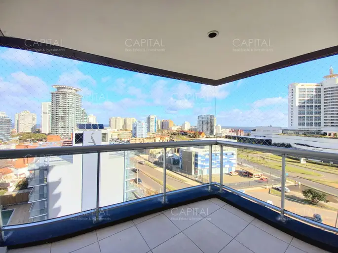 Apartamento de 3 dormitorios en venta a pasos de la Playa Mansa