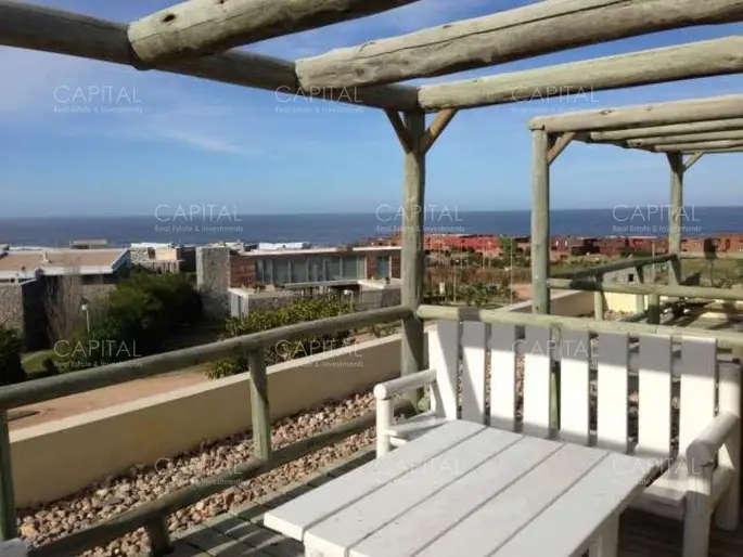 Apartamento en Manantiales de tres dormitorios en La Barra, Manantiales