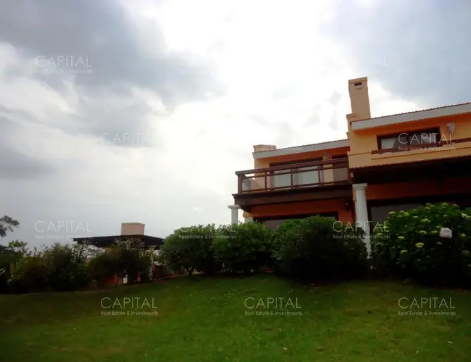 Casa en Manantiales de 4 dormitorios