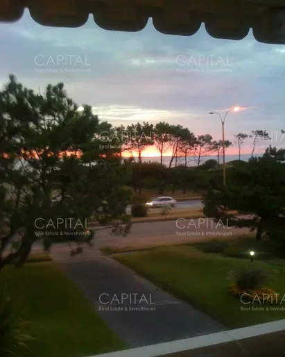 Apartamento monoambiente reciclado en Playa Mansa frente al mar