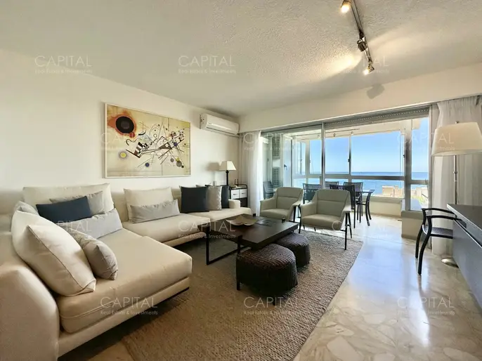 Apartamento de tres dormitorios con vista al mar en venta, Punta del Este