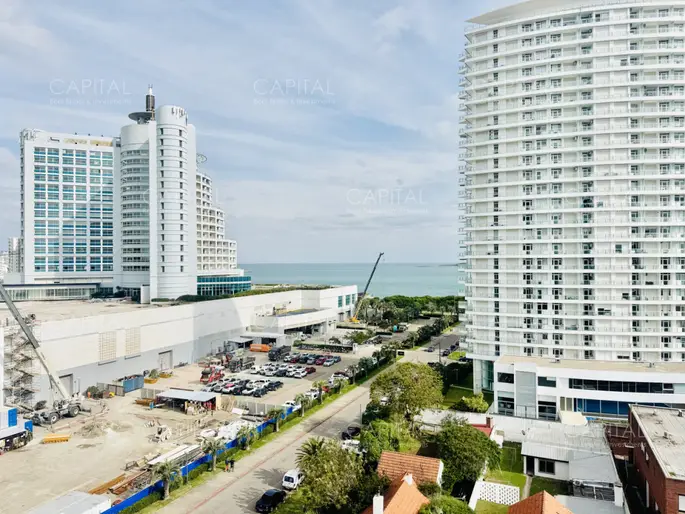 Apartamento reciclado de tres dormitorios en venta en Playa Mansa