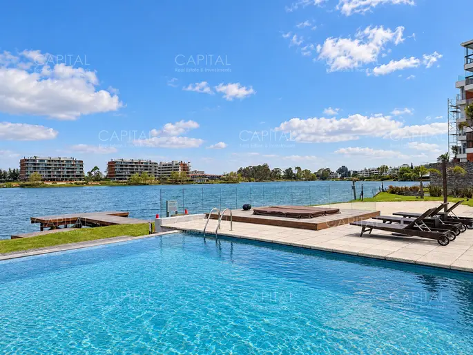 Venta Apartamento 4 Dormitorios en Suite en Carrasco con Vista al Lago