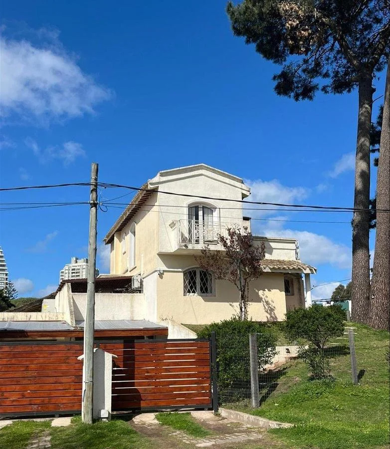 Casa en Playa Mansa, propiedad 258963 -Imagen 2