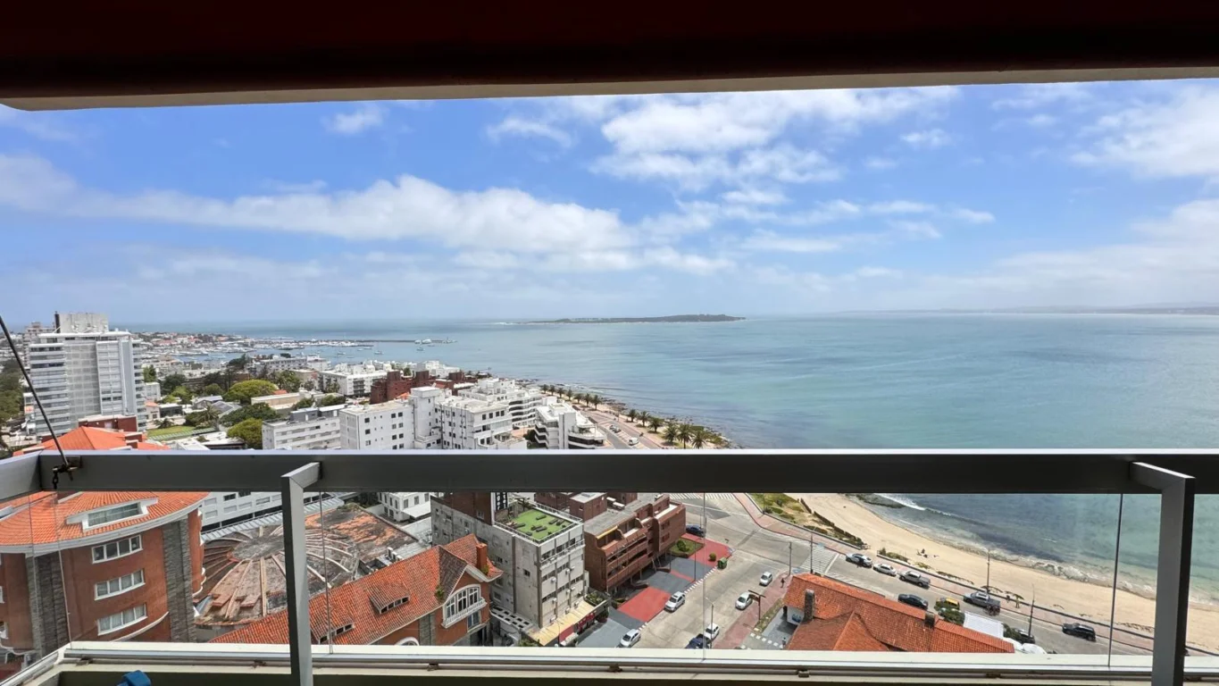 Apartamento en Playa Mansa, propiedad 274263 -Imagen 2