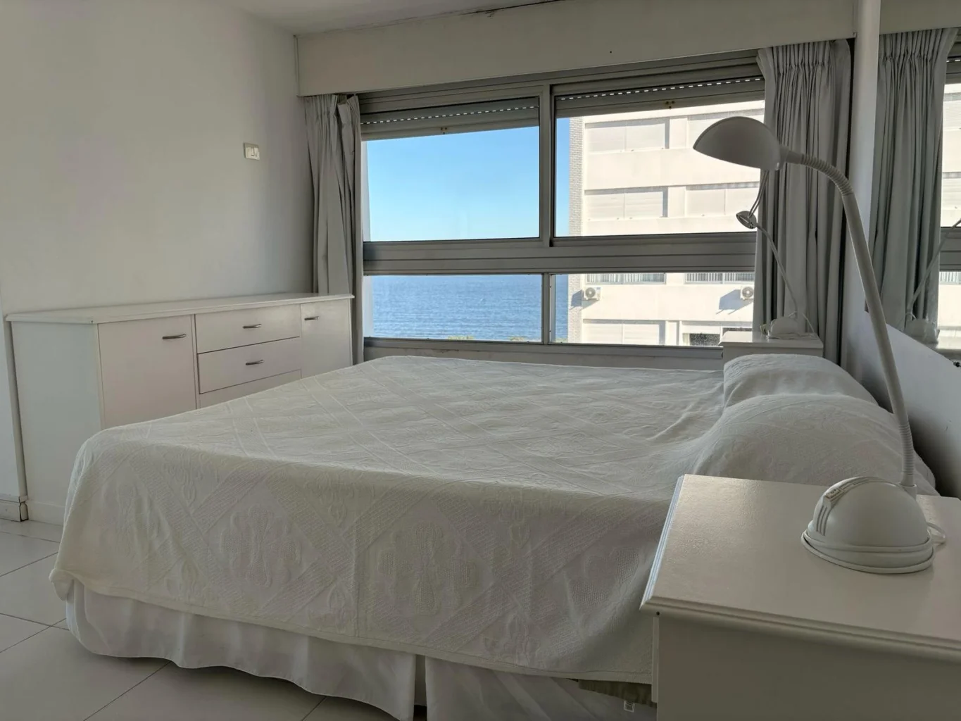 Apartamento en Playa Mansa, propiedad 274631 -Imagen 13