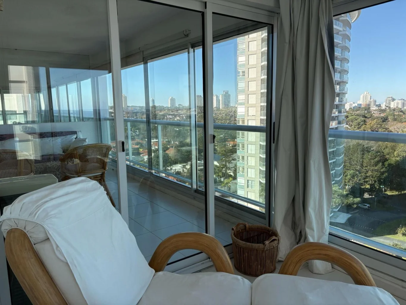 Apartamento en Playa Mansa, propiedad 274631 -Imagen 4