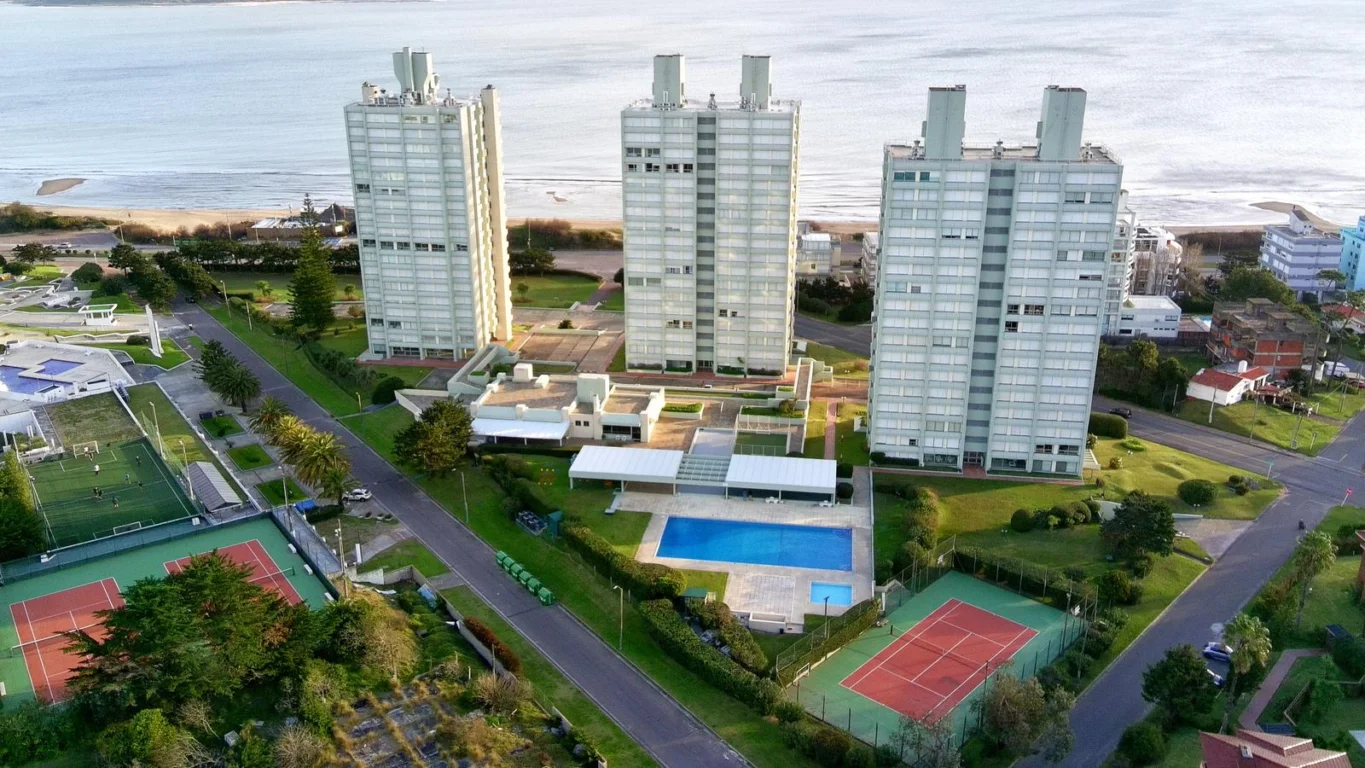 Apartamento en Playa Mansa, propiedad 284976 -Imagen 1