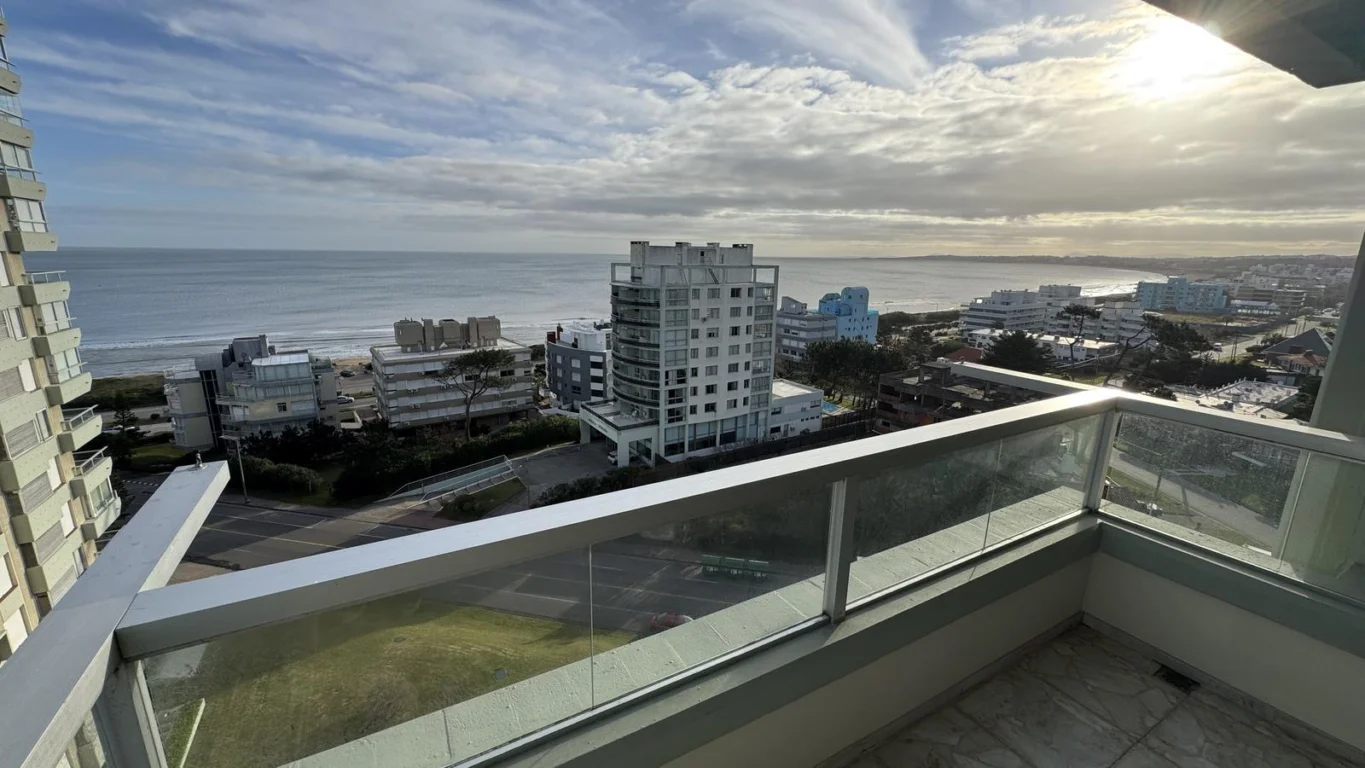 Apartamento en Playa Mansa, propiedad 284976 -Imagen 2