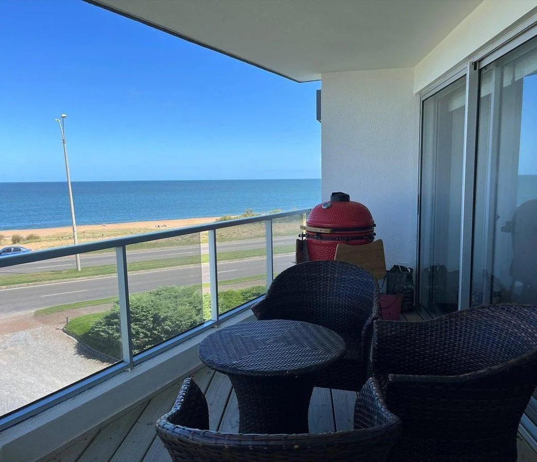 Apartamento en Playa Mansa, propiedad 288416 -Imagen 2