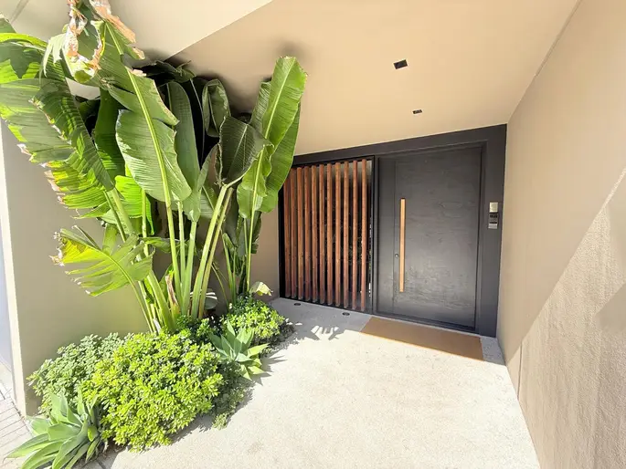Venta de Apartamento Complejo Vilago con vista al Lago, 3 garages y Jardin