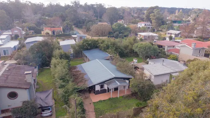 Casa en Venta en El Tesoro: 3 Dormitorios + Apartamento Independiente - 495 m² de Terreno.