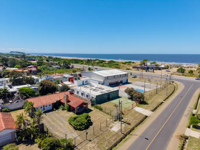 Venta de Residencial, Clinica, Hotel en Lagomar
