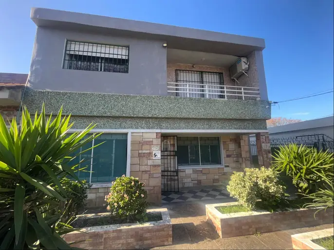Se vende 2 casas en Maroñas con piscina climatizada.