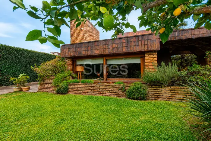 Venta de Casa de 4 dormitorios a metros de la Rambla en Carrasco, Montevideo