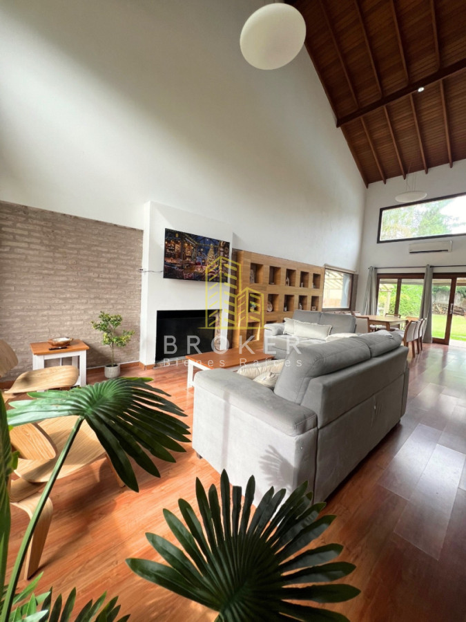 Casa en Playa Mansa, propiedad 258693 -Imagen 1