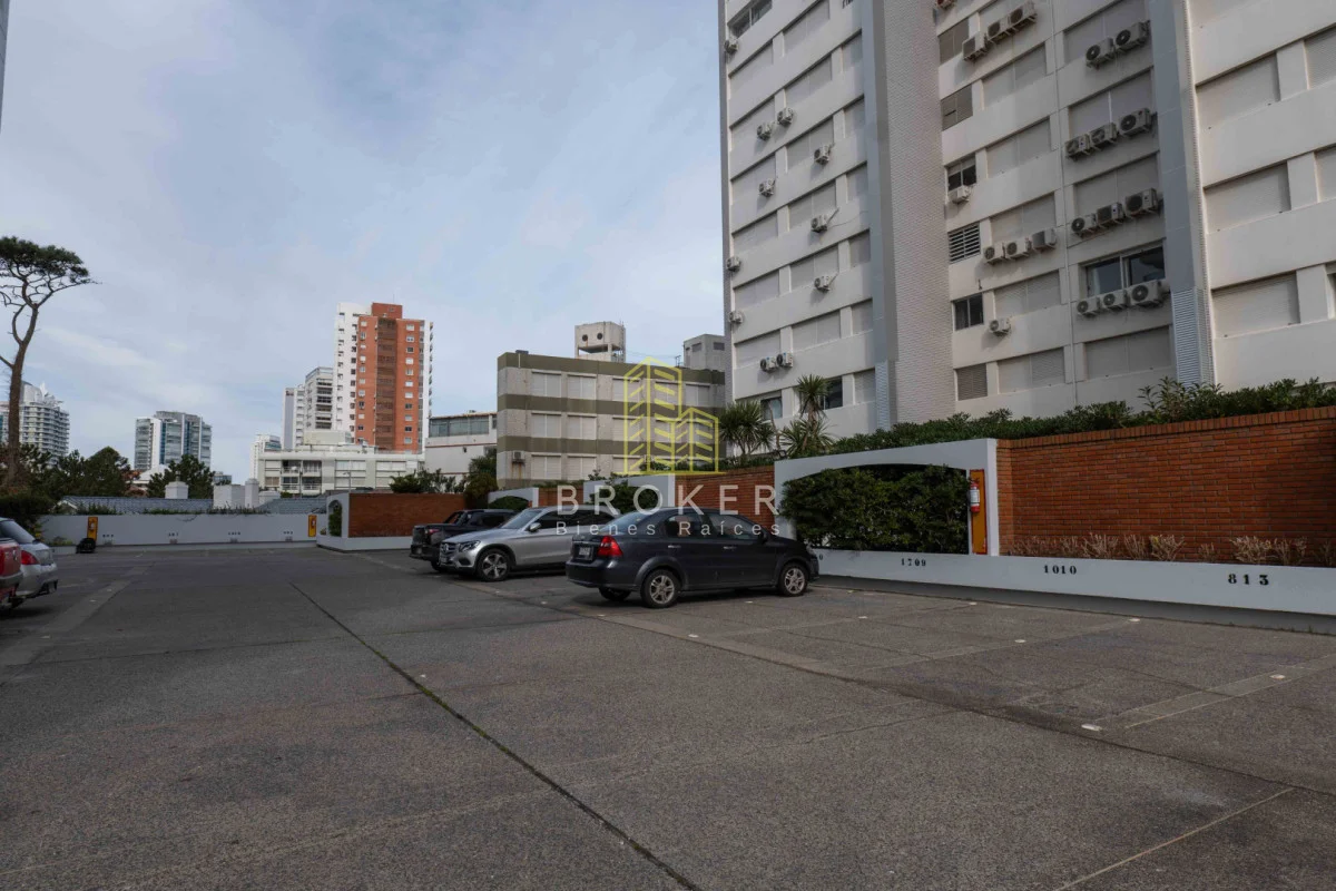 Apartamento en Playa Mansa, propiedad 275265 -Imagen 17