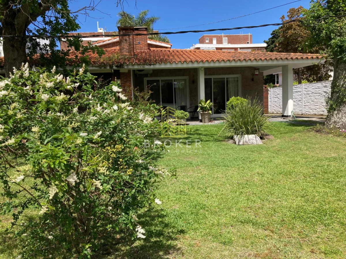Casa en Playa Mansa, propiedad 287920 -Imagen 2