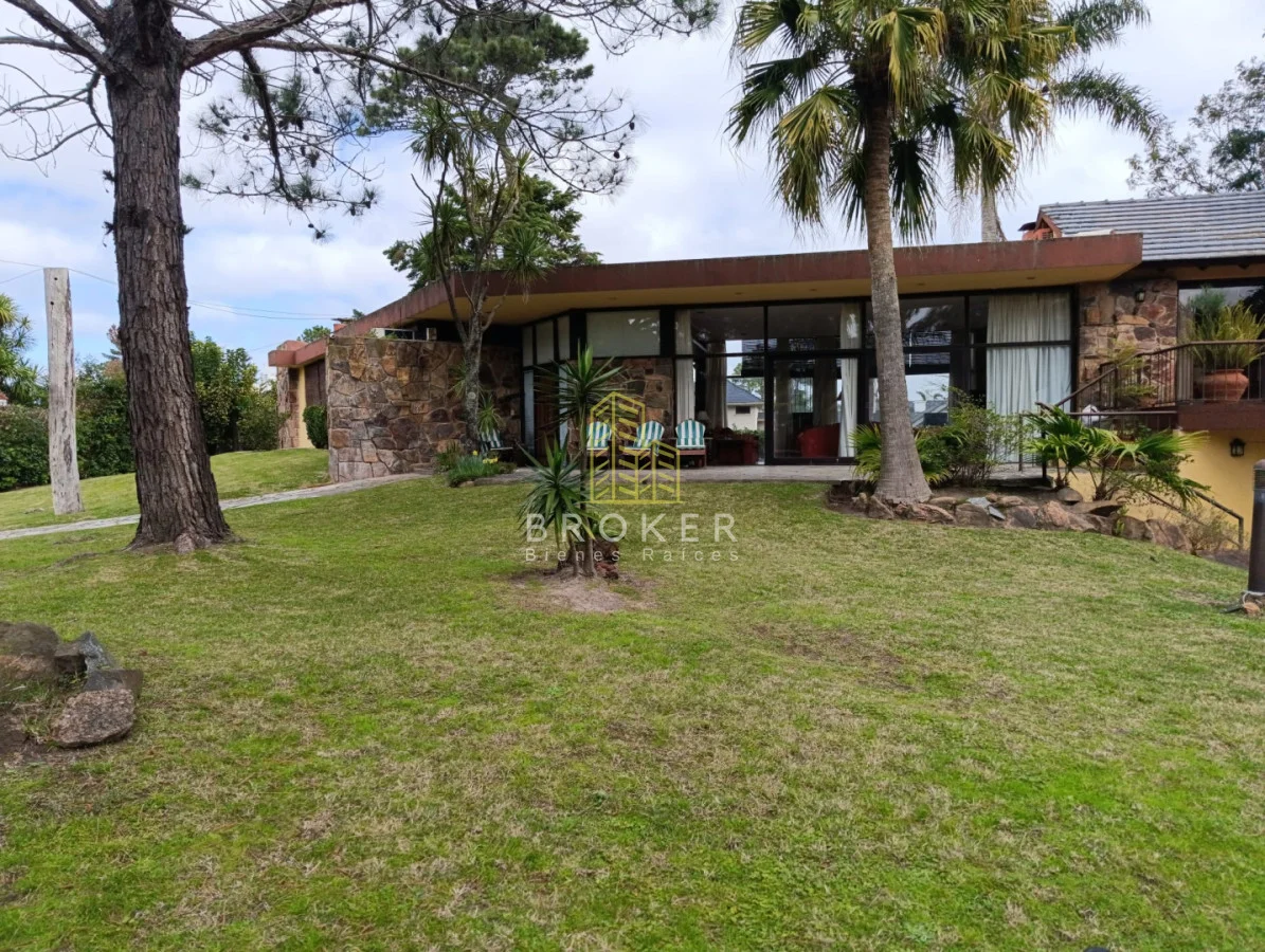 Casa en Playa Mansa, propiedad 288325 -Imagen 2
