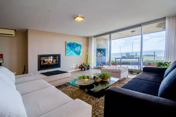 Venta Departamento Punta Del Este Playa Mansa, 3 suites, 200m2 y parrilla