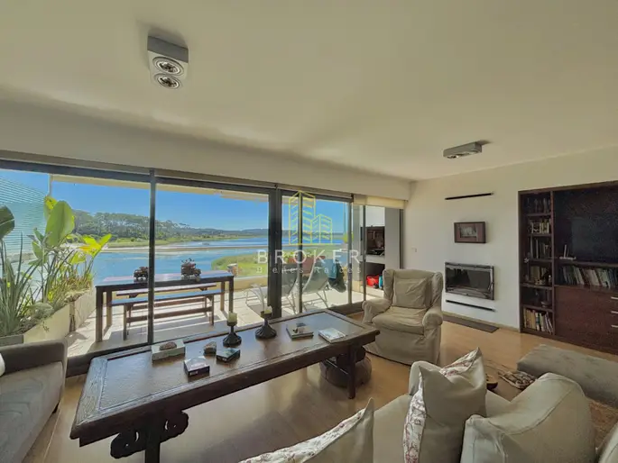 Venta apartamento 2 dormitorios punta del este parrillero estufa a leña vista